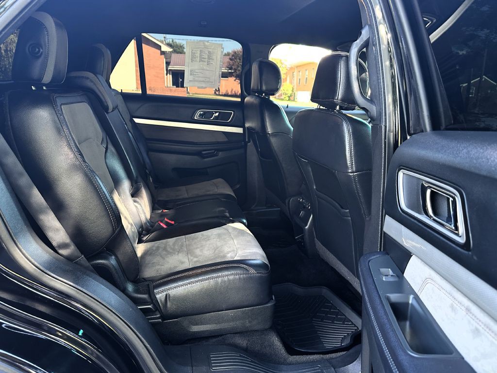 2017 Ford Explorer Image 12