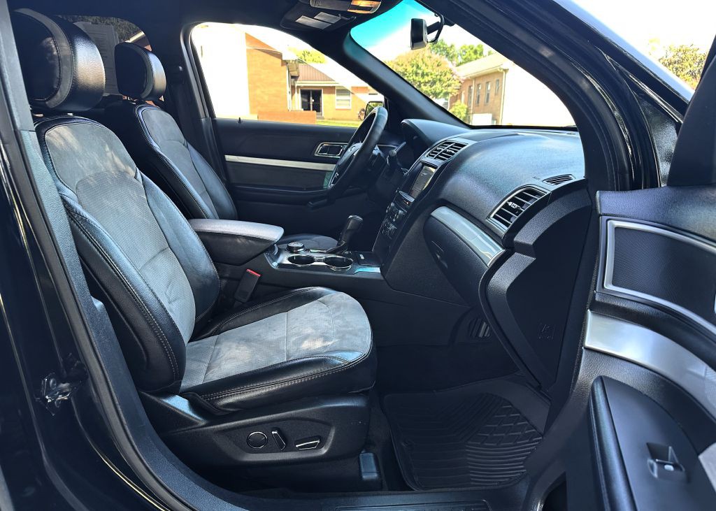 2017 Ford Explorer Image 13