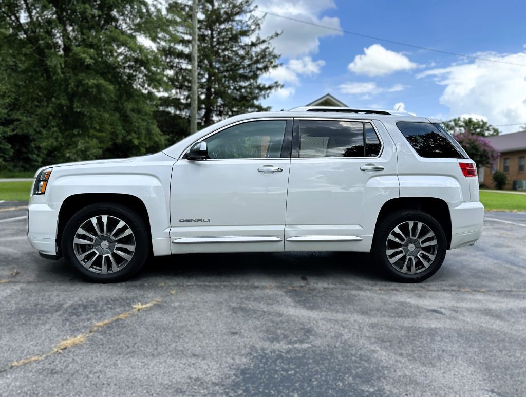 2017 GMC Terrain Image 2