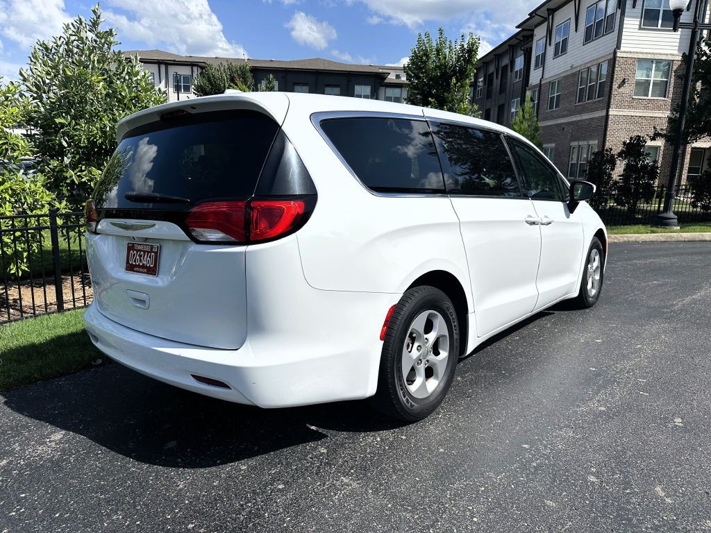 2017 Chrysler Pacifica Image 6