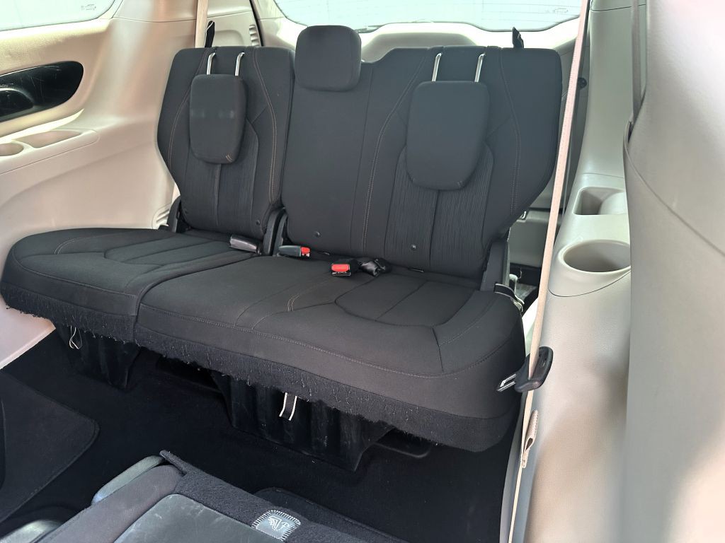2017 Chrysler Pacifica Image 9