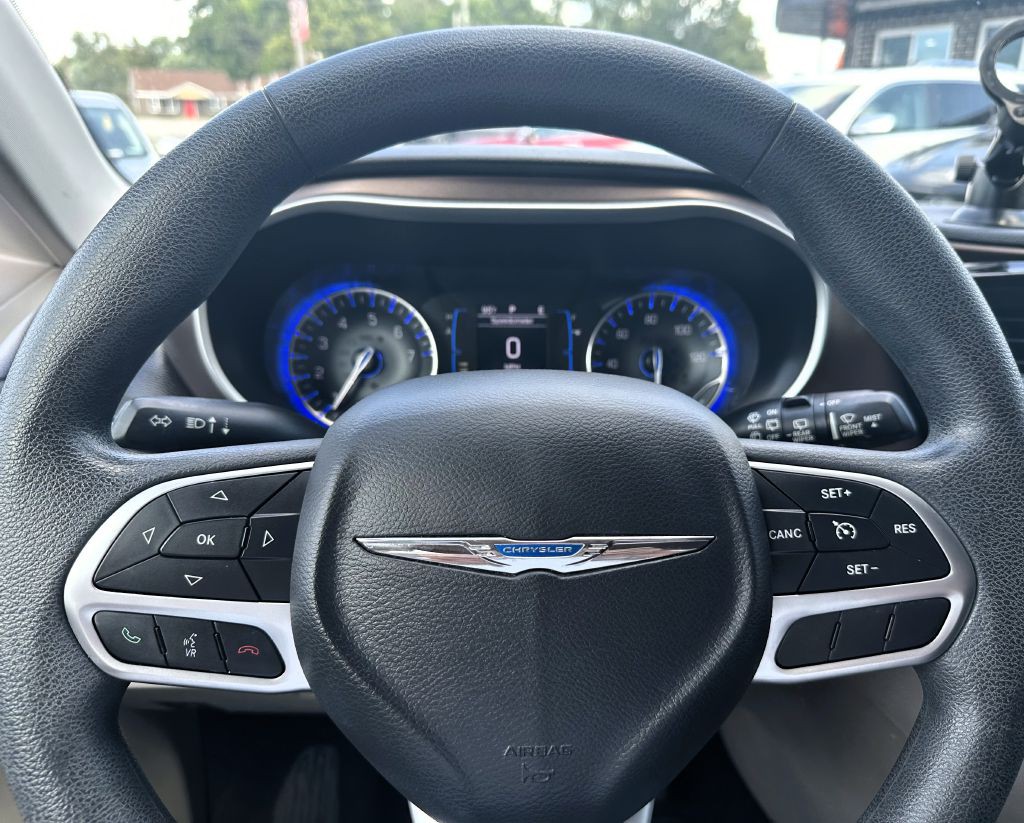 2017 Chrysler Pacifica Image 15