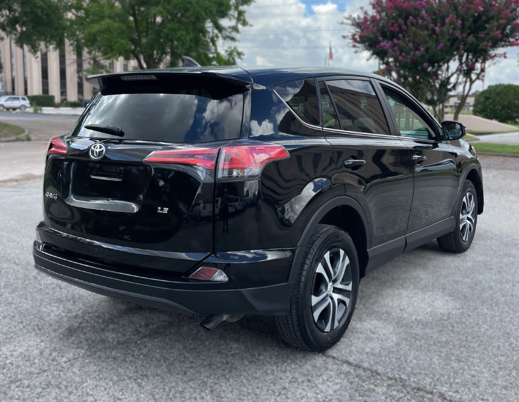 2018 Toyota Rav4 Image 2