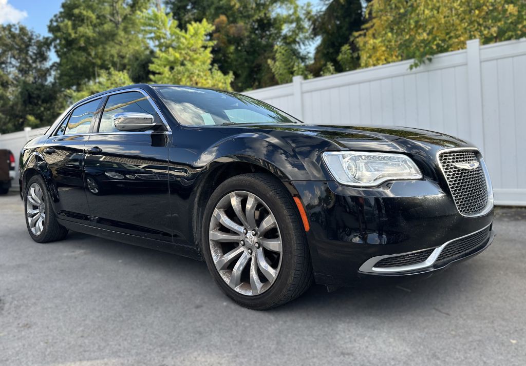 2018 Chrysler 300 Image 3