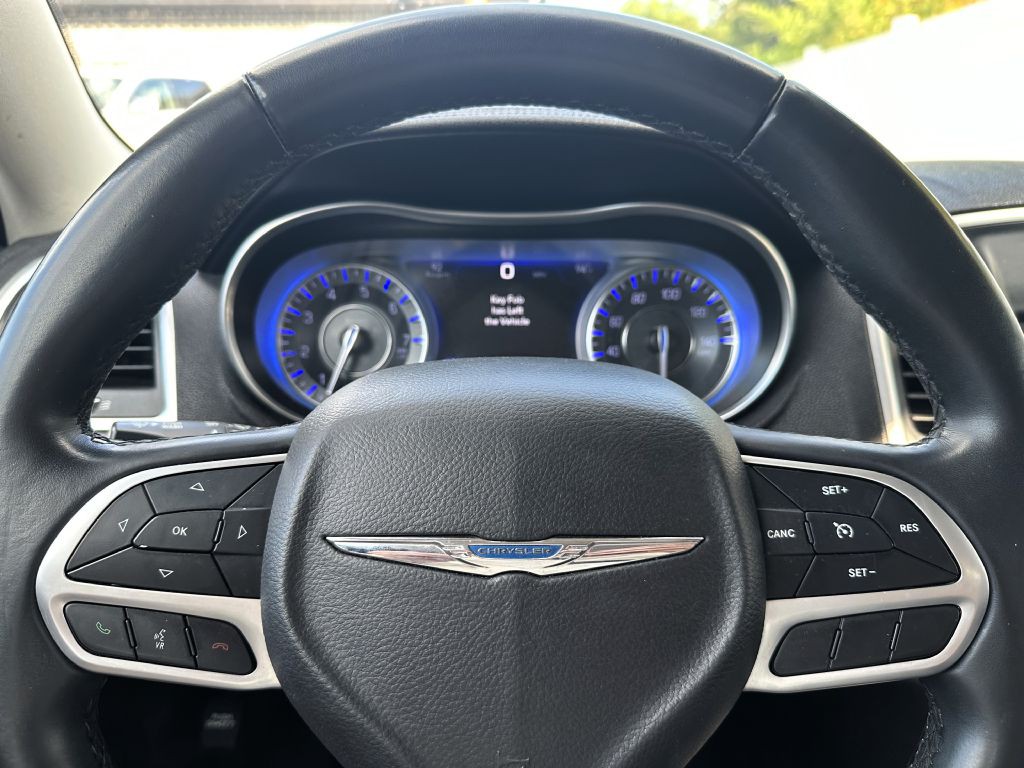 2018 Chrysler 300 Image 7