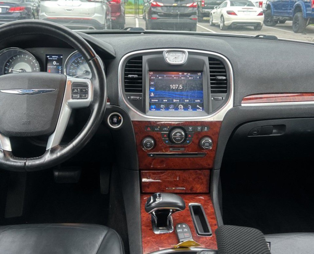 2014 Chrysler 300 Image 6