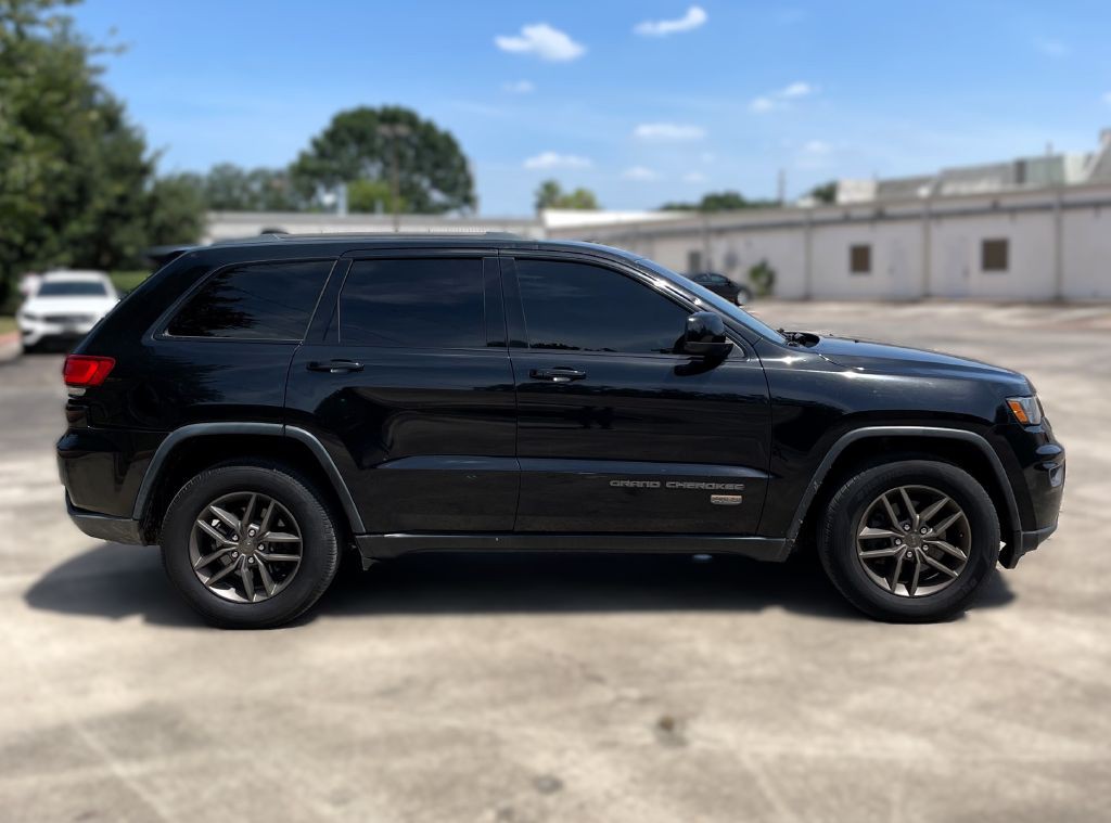 2017 Jeep Grand Cherokee Image 2