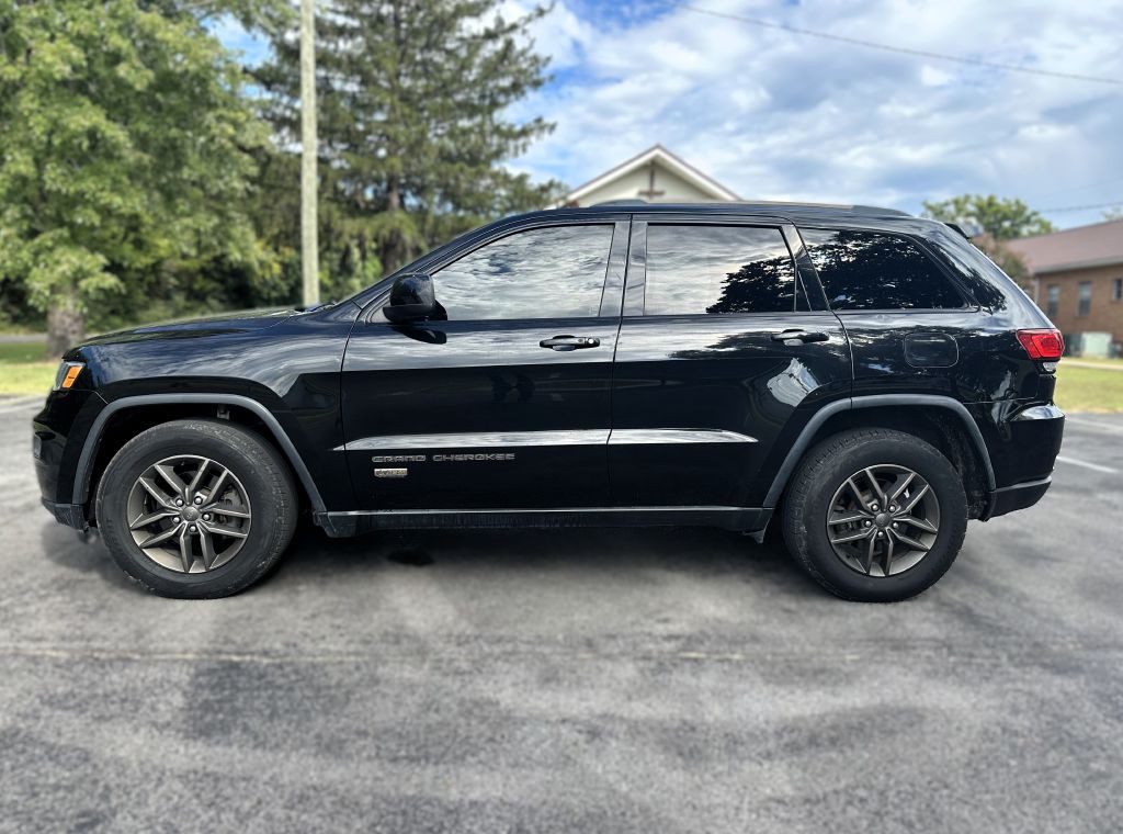 2017 Jeep Grand Cherokee Image 2