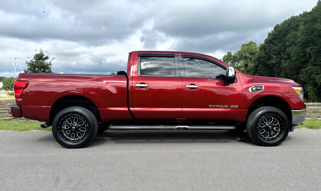 2017 Nissan Titan Image 6