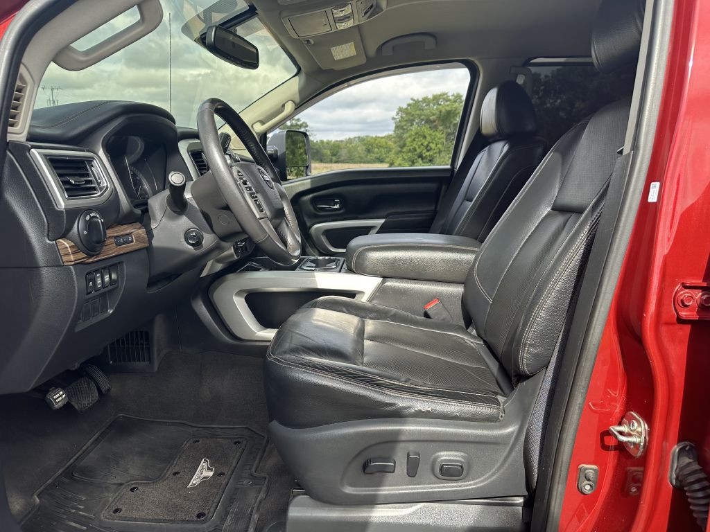 2017 Nissan Titan Image 8
