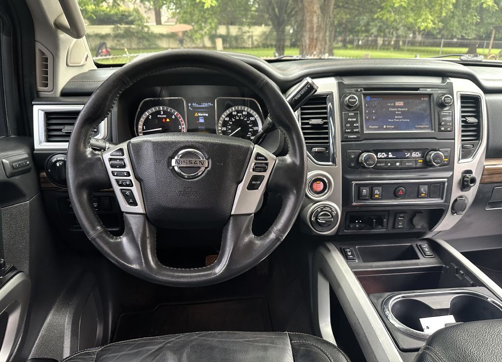 2017 Nissan Titan Image 10