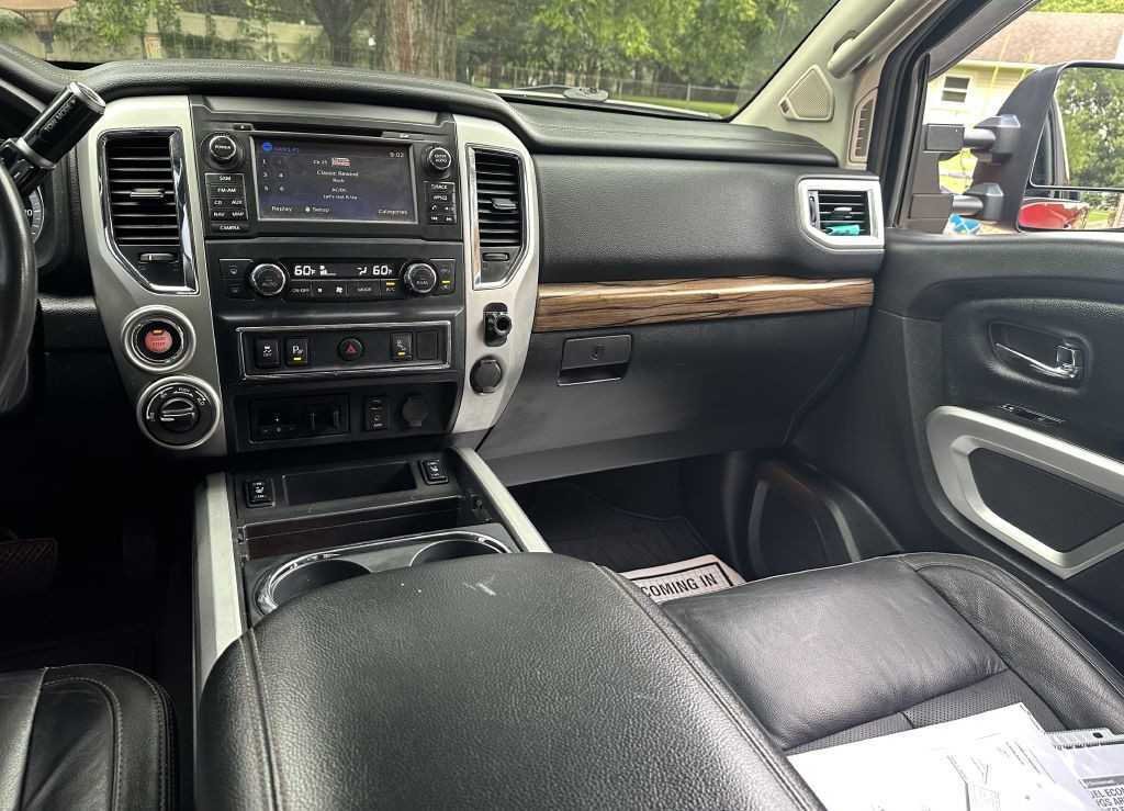 2017 Nissan Titan Image 11