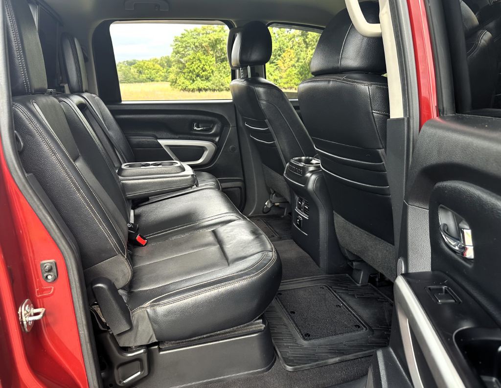 2017 Nissan Titan Image 12
