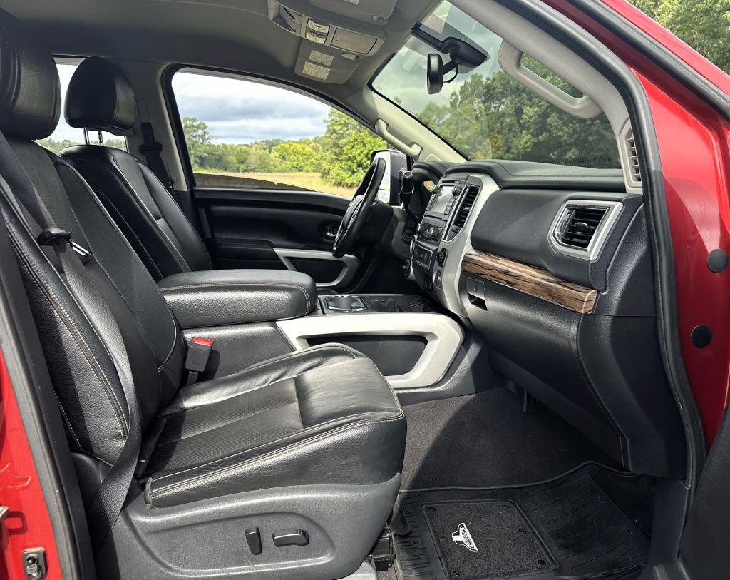 2017 Nissan Titan Image 13
