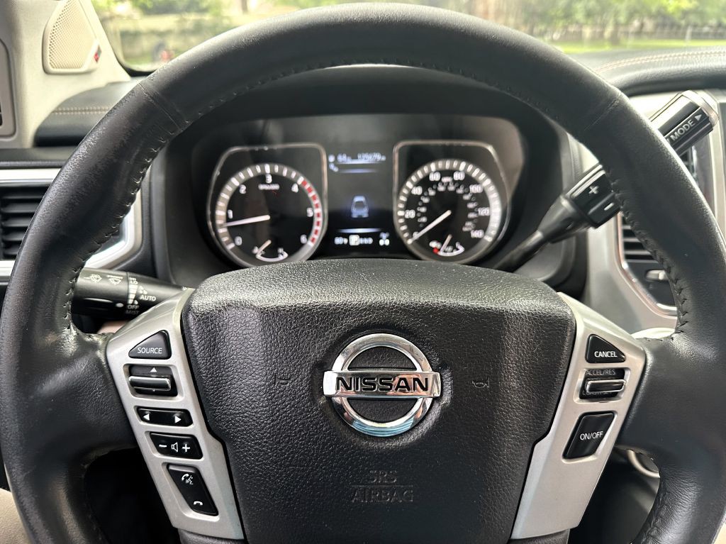 2017 Nissan Titan Image 14