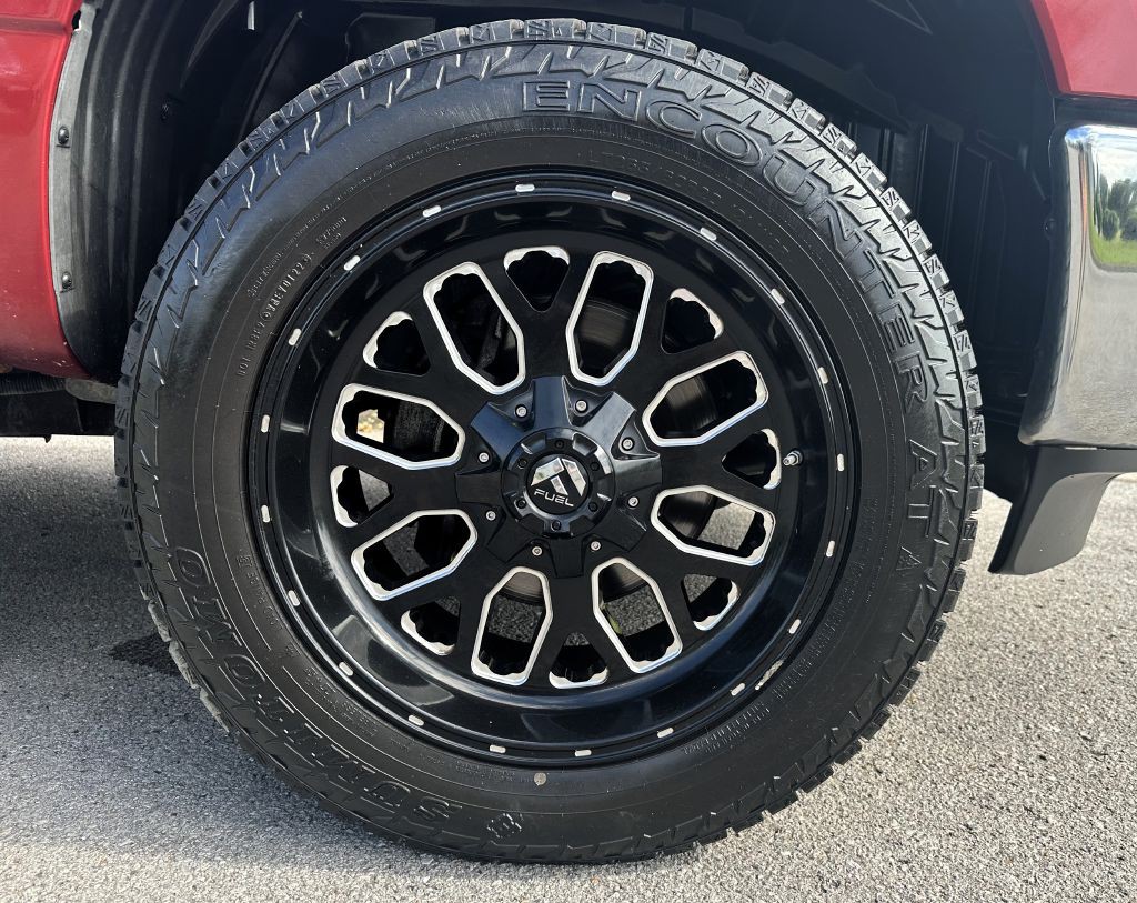 2017 Nissan Titan Image 18