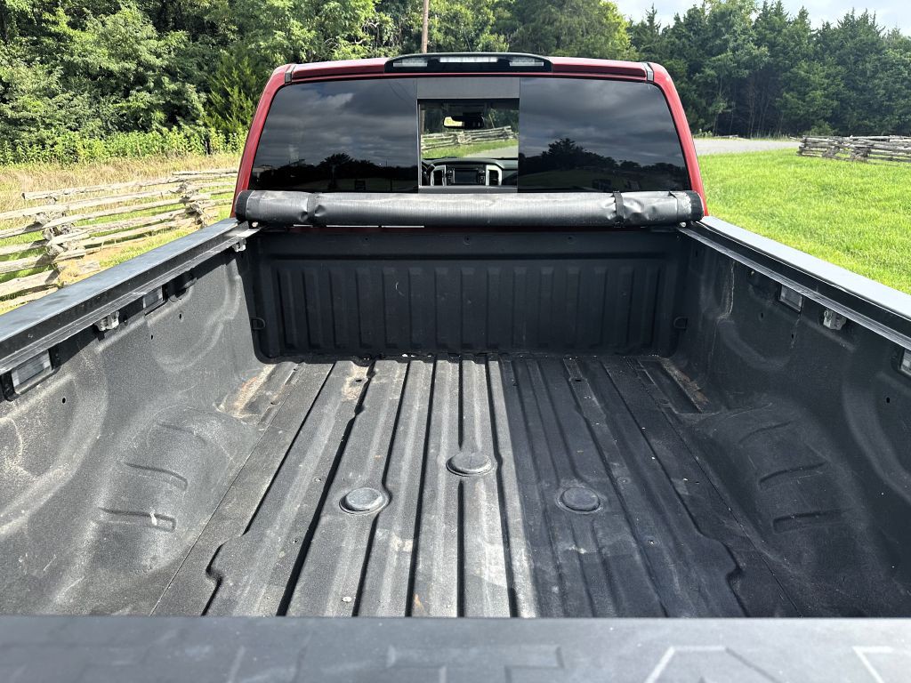 2017 Nissan Titan Image 19