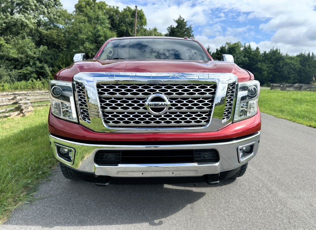 2017 Nissan Titan Image 22