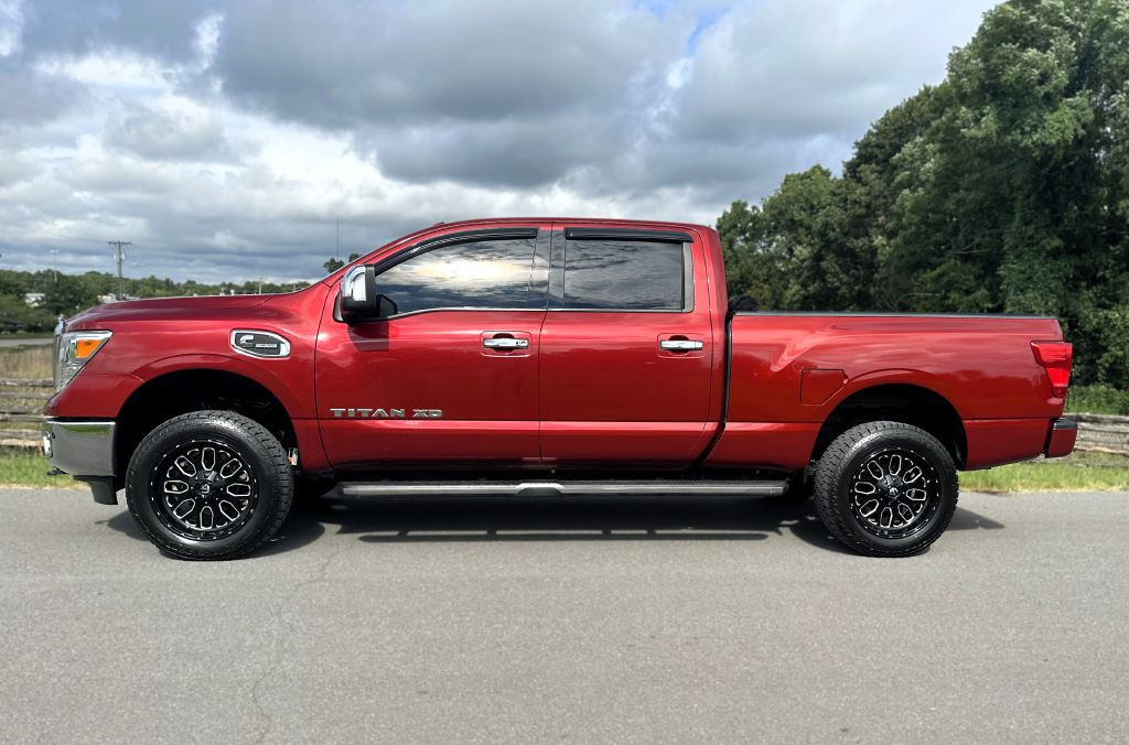 2017 Nissan Titan Image 2