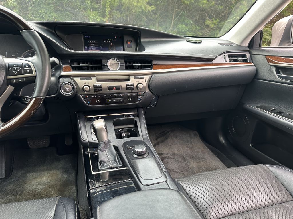 2017 Lexus ES 350 Image 10
