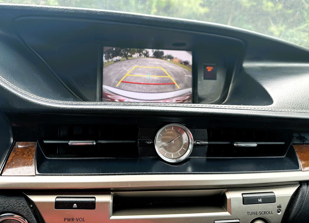 2017 Lexus ES 350 Image 16