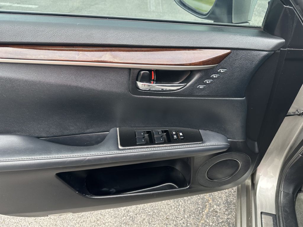 2017 Lexus ES 350 Image 18