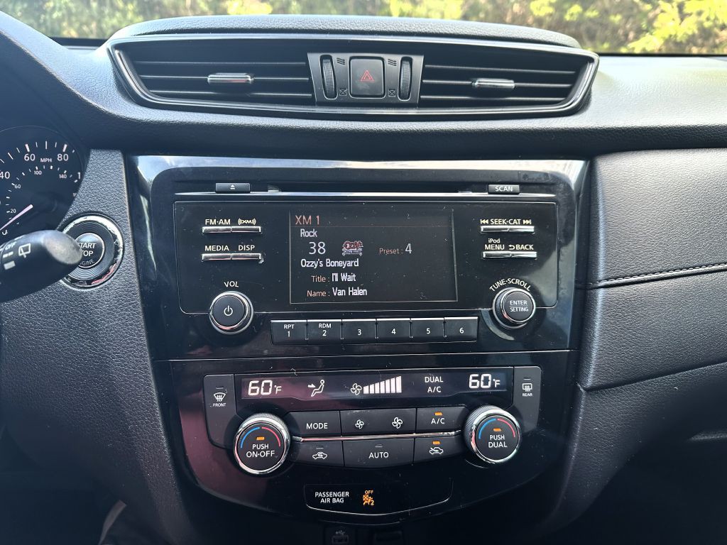 2017 Nissan Rogue Image 15