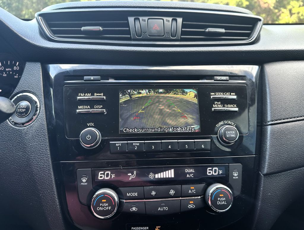 2017 Nissan Rogue Image 16