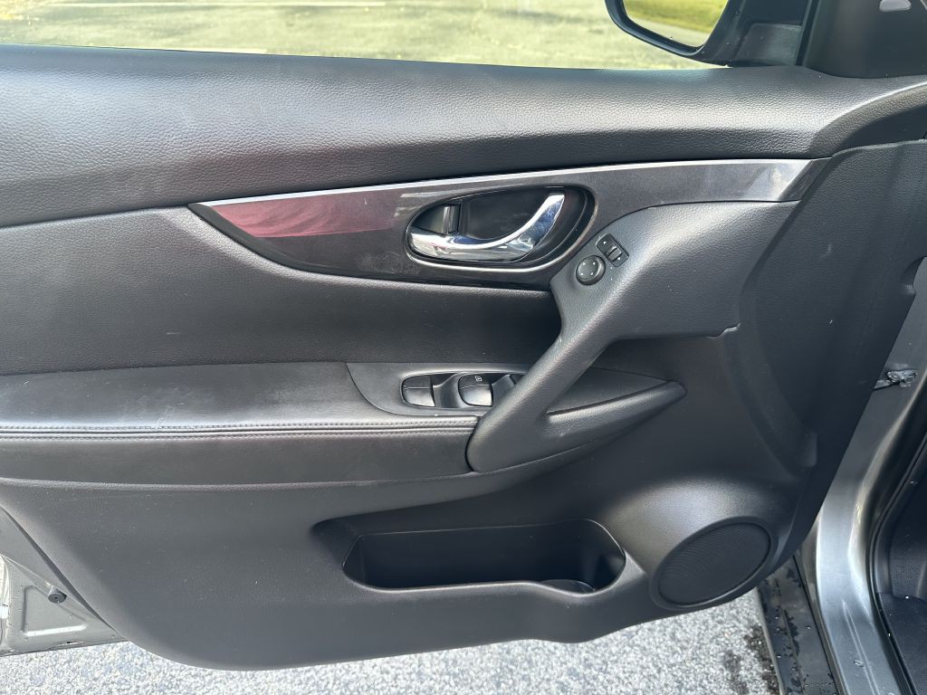 2017 Nissan Rogue Image 18
