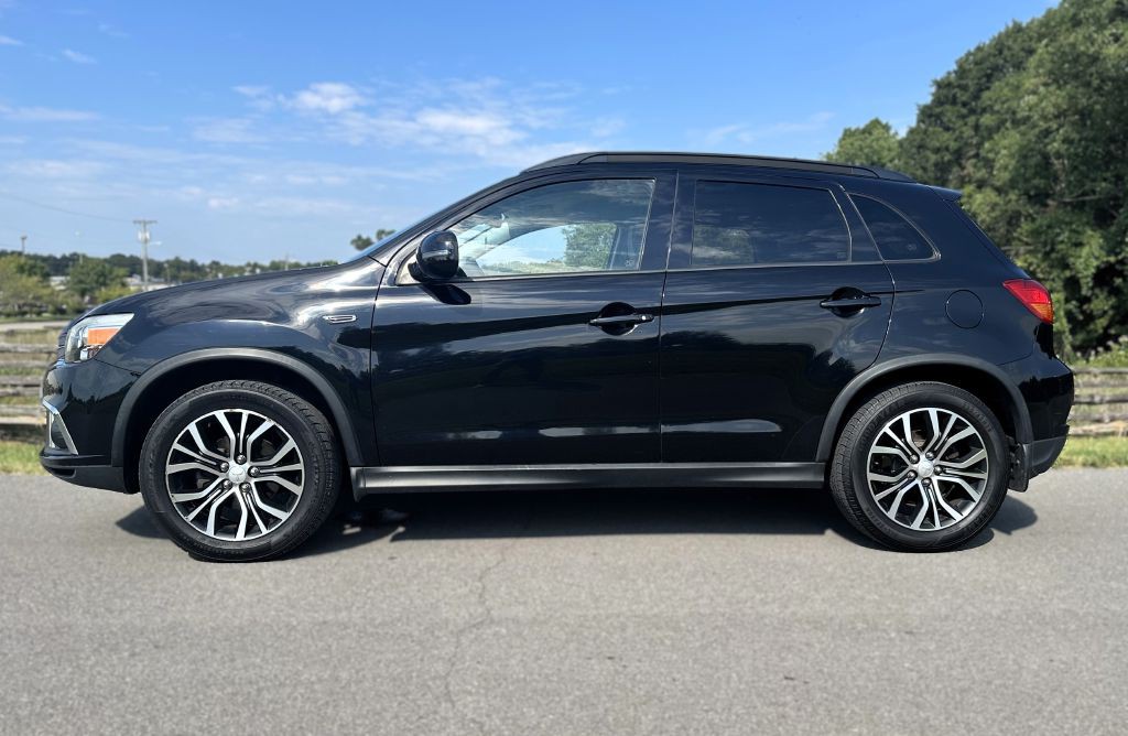 2019 Mitsubishi Outlander Image 2