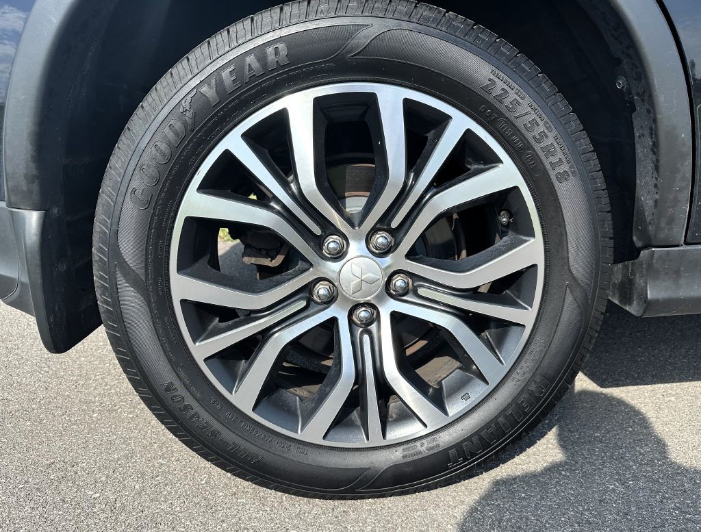 2019 Mitsubishi Outlander Image 16