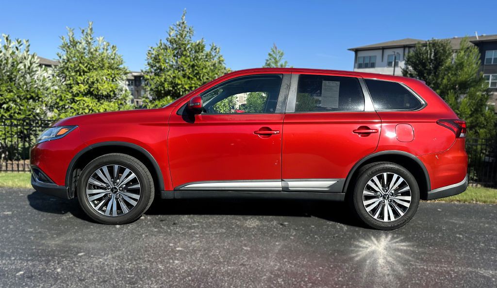 2019 Mitsubishi Outlander Image 2