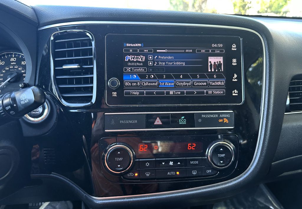 2019 Mitsubishi Outlander Image 14