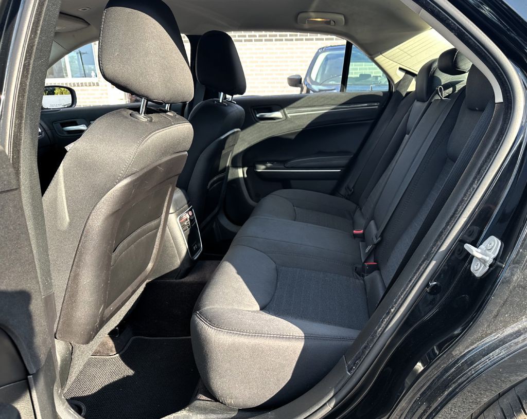 2018 Chrysler 300 Image 6