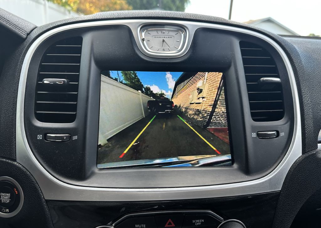 2018 Chrysler 300 Image 8
