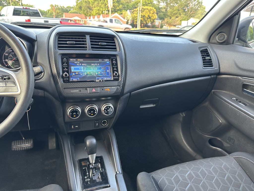 2021 Mitsubishi Outlander Image 4