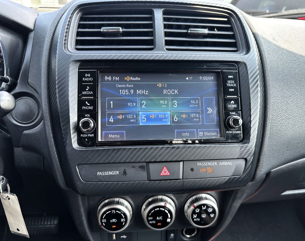 2021 Mitsubishi Outlander Image 6
