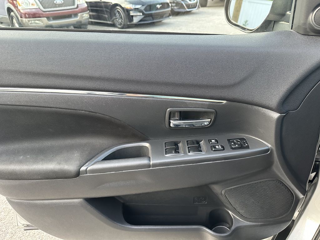 2021 Mitsubishi Outlander Image 8