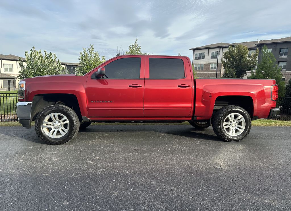 2018 Chevrolet Silverado 1500 Image 2