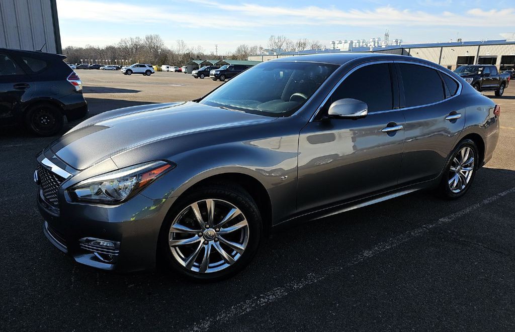 2016 INFINITI Q70 3.7