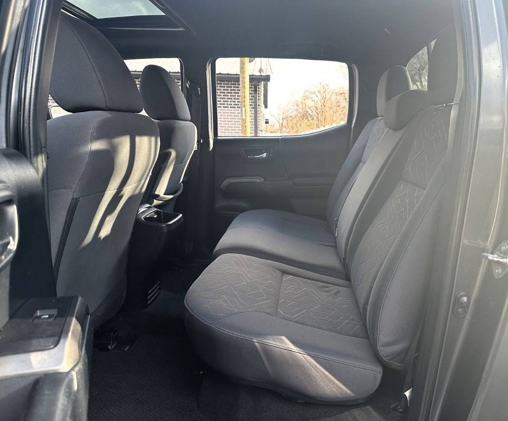 2016 Toyota Tacoma Image 4