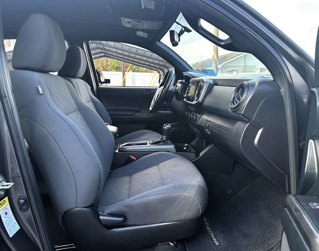 2016 Toyota Tacoma Image 8