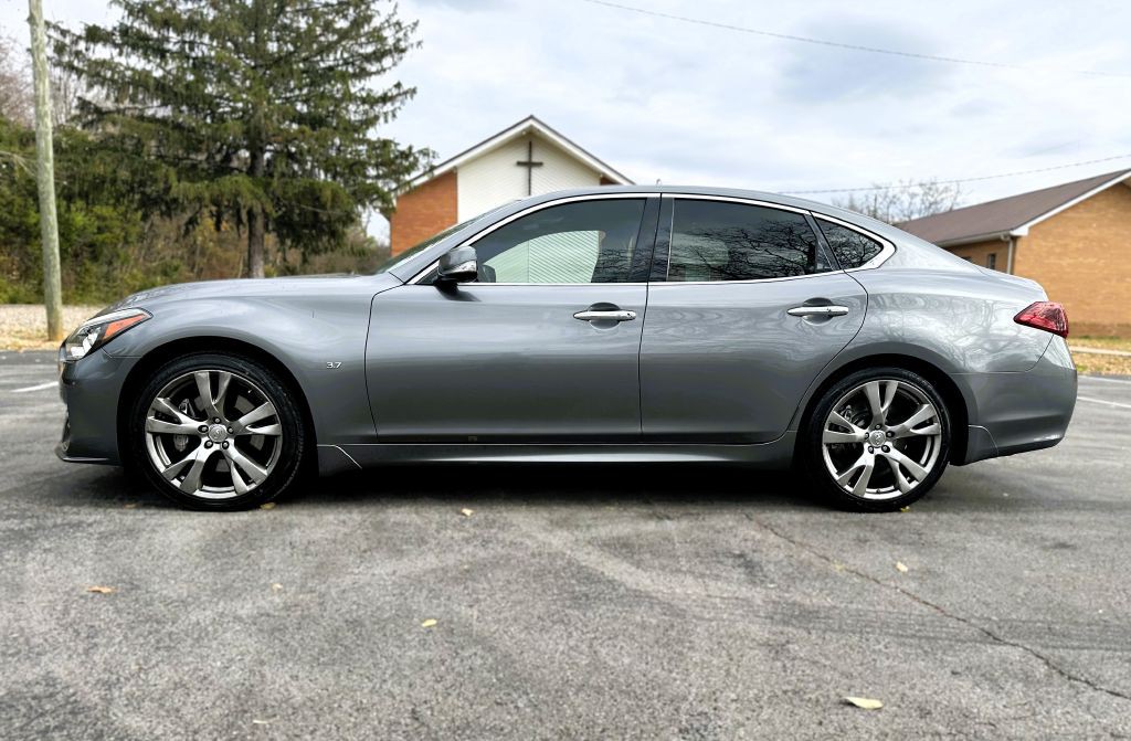2016 INFINITI Q70 Image 3