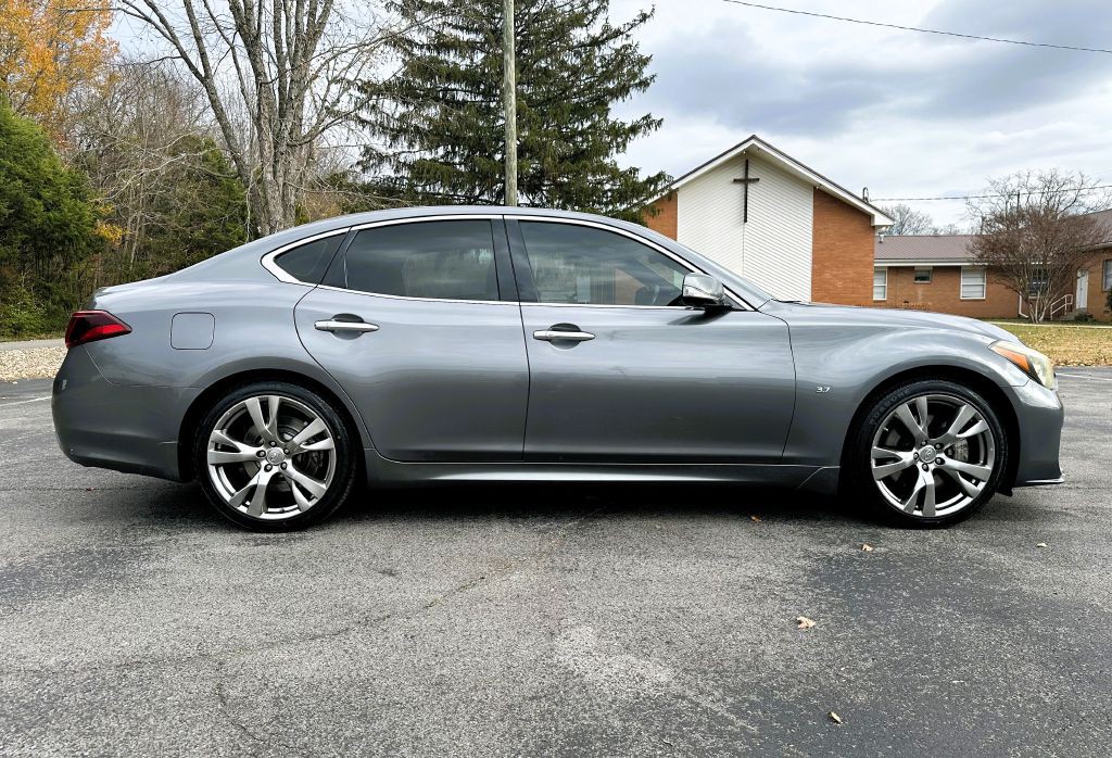 2016 INFINITI Q70 Image 6
