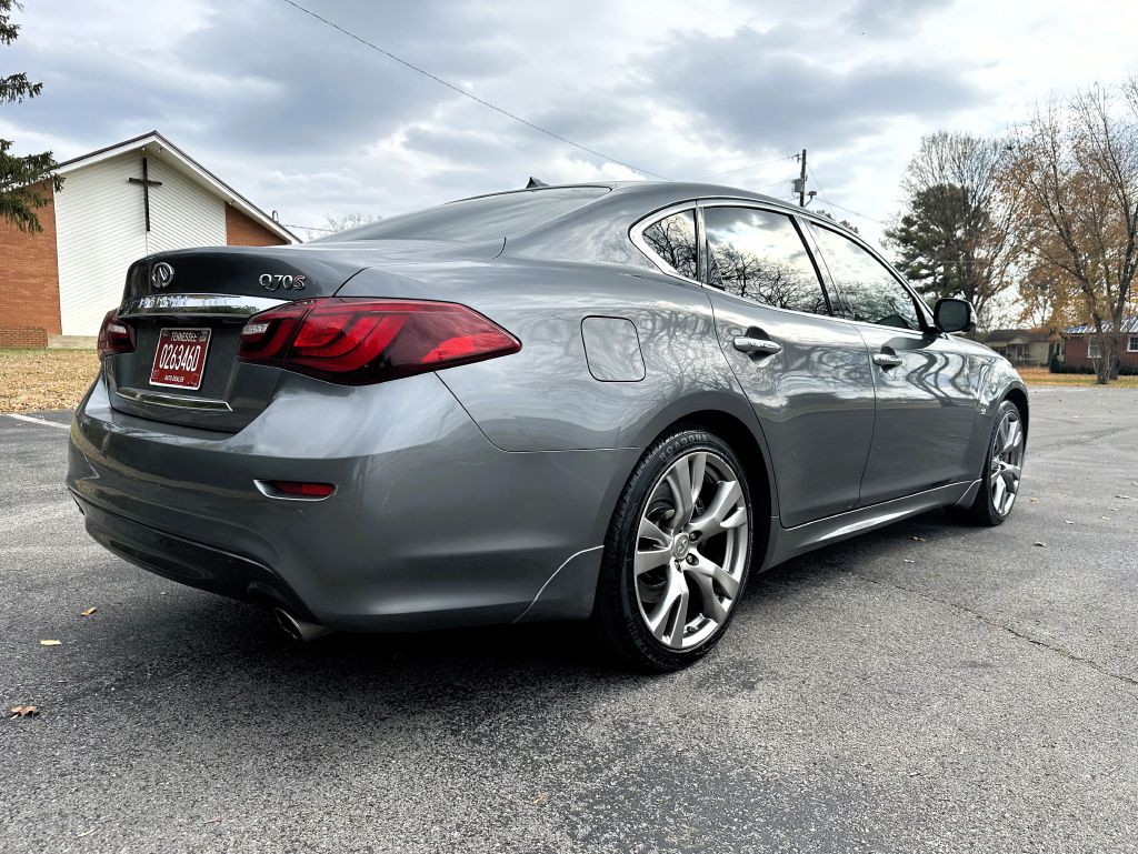 2016 INFINITI Q70 Image 7