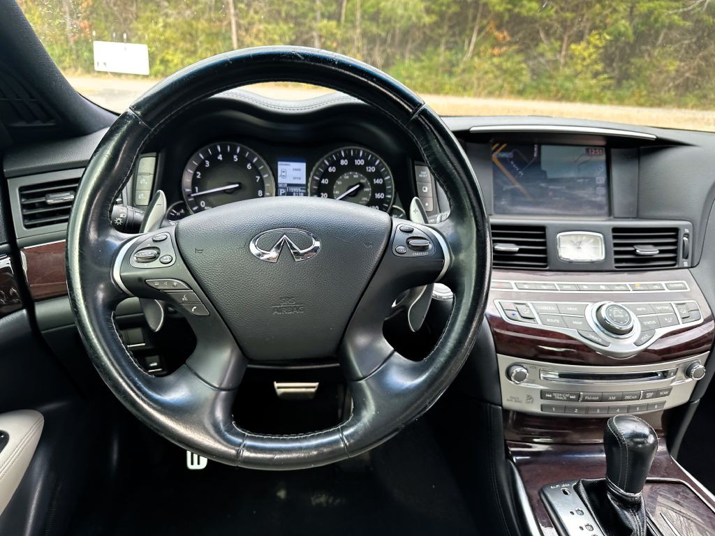 2016 INFINITI Q70 Image 11