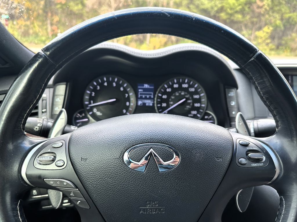 2016 INFINITI Q70 Image 15