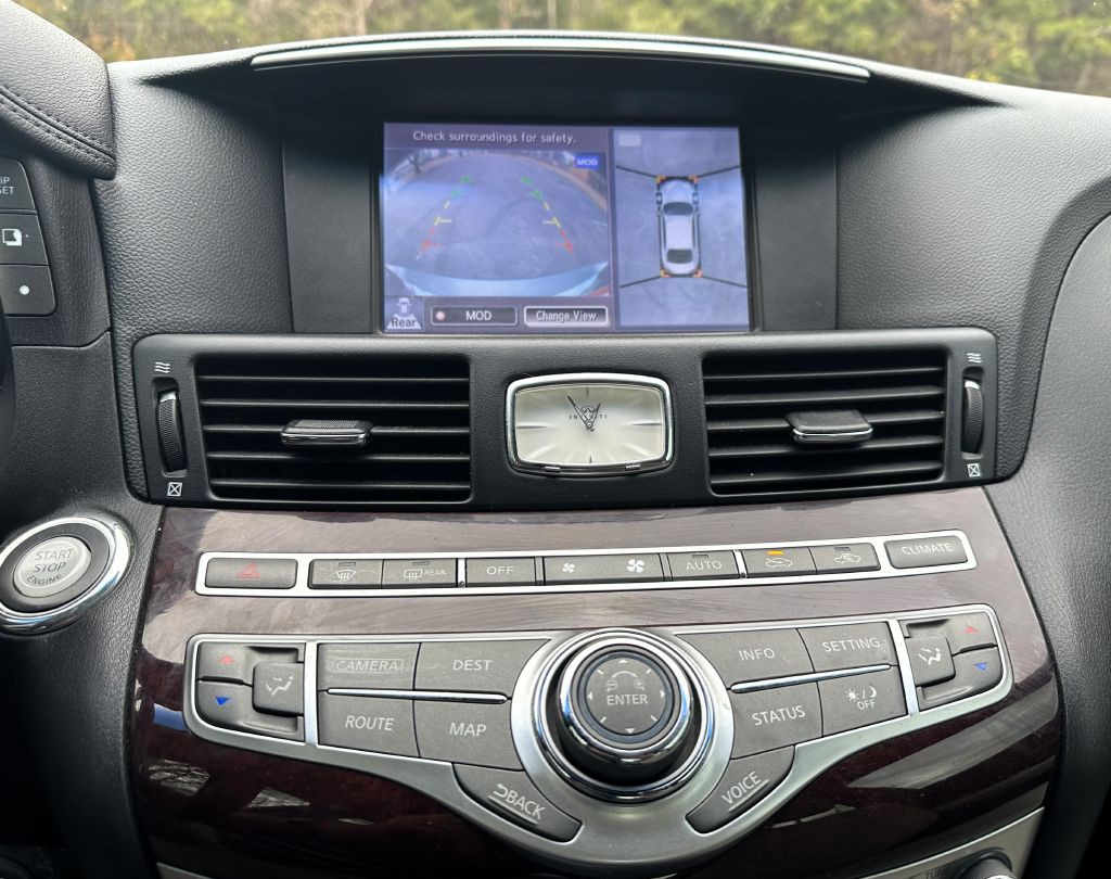 2016 INFINITI Q70 Image 16