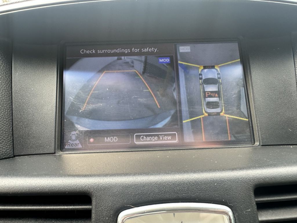 2016 INFINITI Q70 Image 17