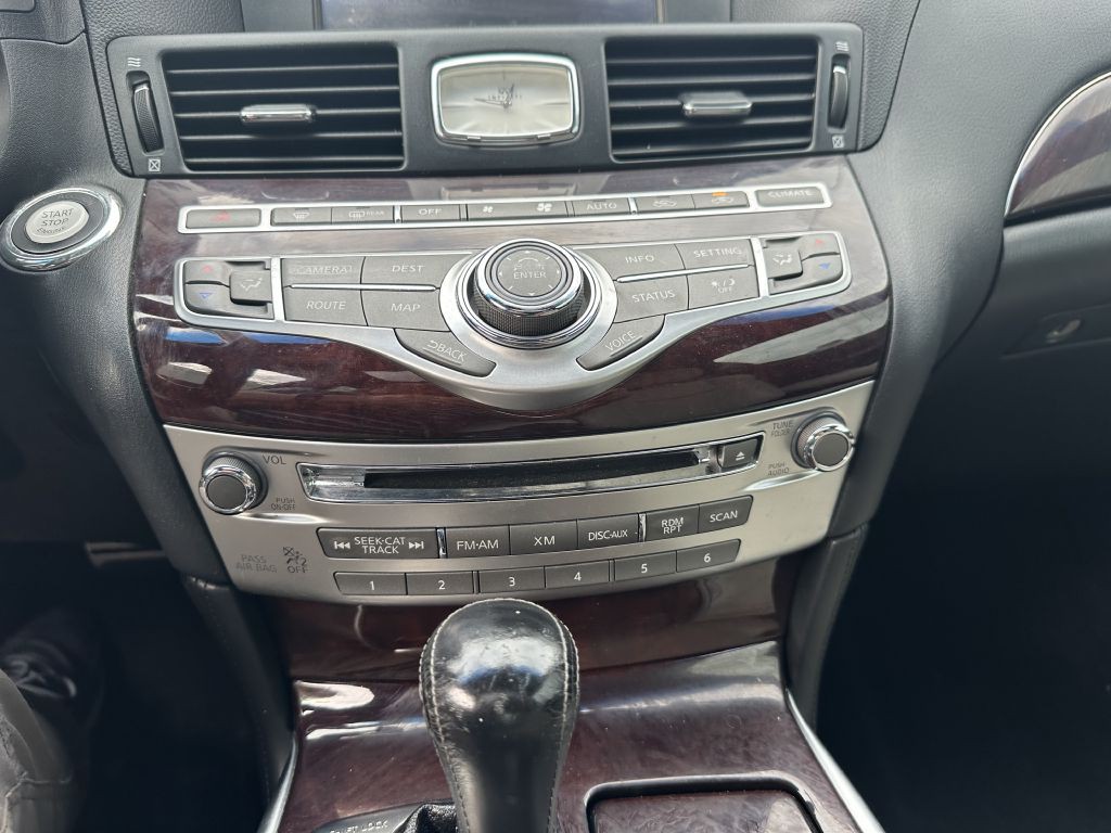 2016 INFINITI Q70 Image 18